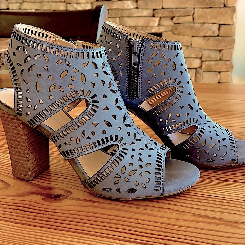 Xoxo ADORABLE laser cut booties